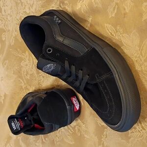 VANS Old Skool Black and Black Leather/Suede Sneakers, Men's 8.5 Women's 10.0